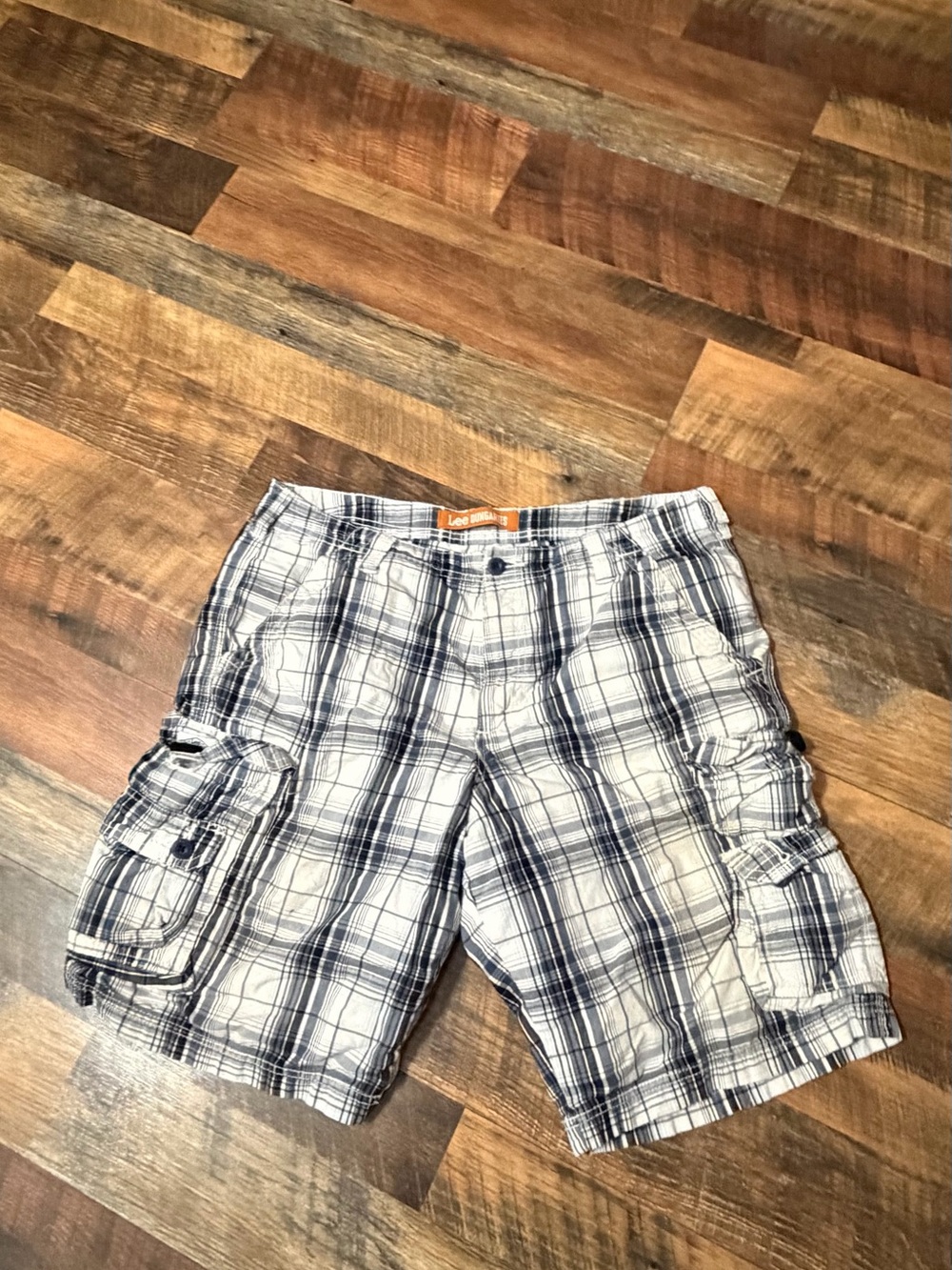 Lee Men’s White and Navy Plaid Cargo Shorts